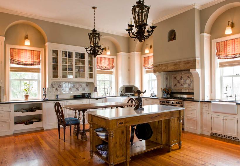 【廚房】義式經典吊燈、Bennison羅馬遮簾