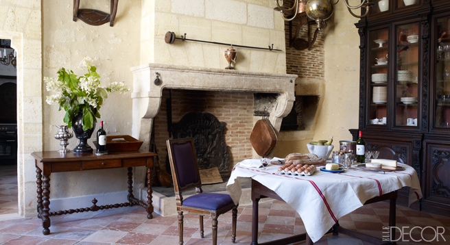 【餐廳】十八世紀木桌、十九世紀橡木邊桌與橡木櫥櫃、十九世紀荷蘭吊燈