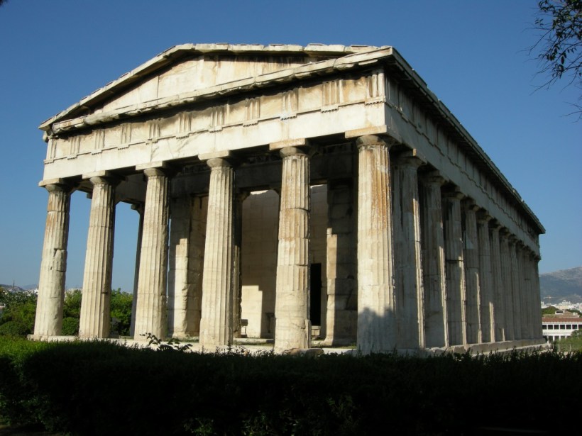 火神赫菲斯托斯神殿（Temple of Hephaestus）是座保存良好的古希臘神殿，位於雅典衛城西北。西元前449年開始興建，工期長達三十年。多立克圍柱列式（Doric peristyle）神殿。