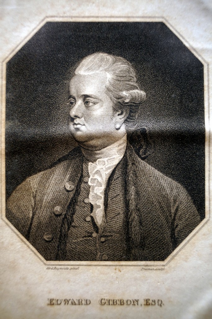 第一冊中的吉朋銅版肖像一幅