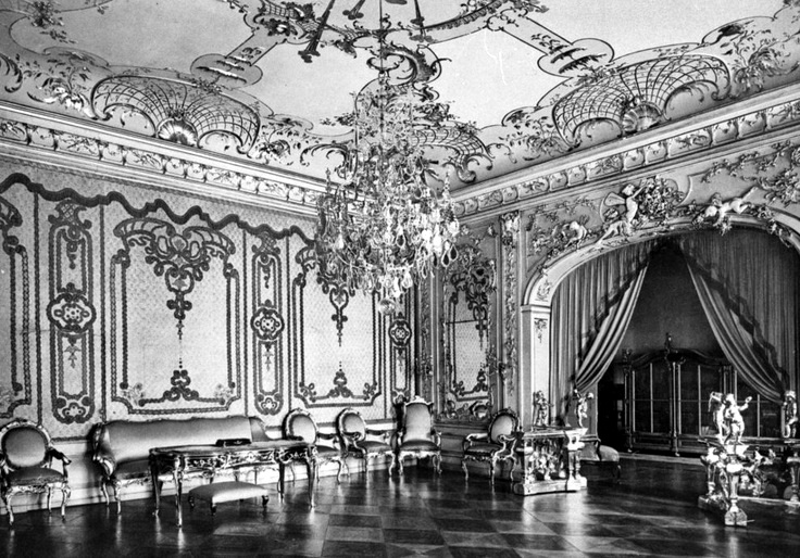 城市宮，菲特烈大帝的辦公室與臥房，1940前。室內裝飾展現菲特烈的洛可可風。