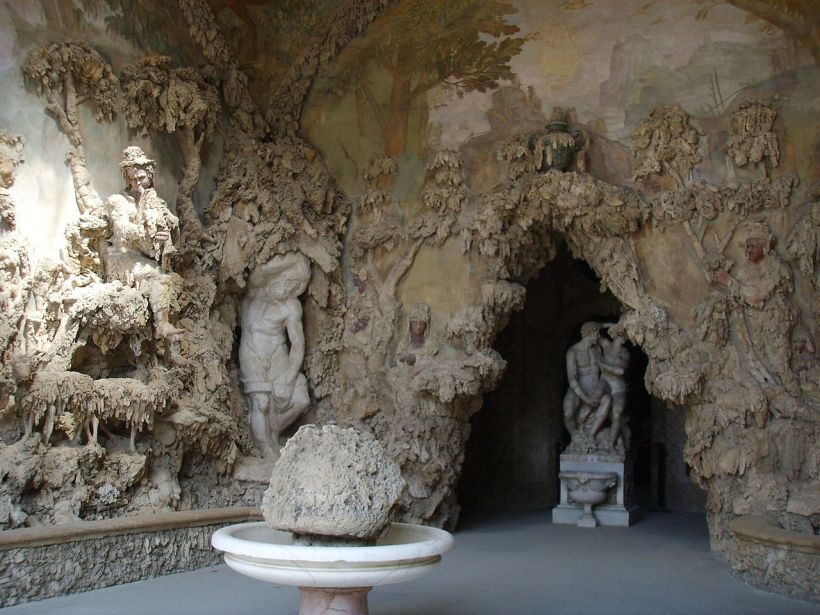 1280px-Grotta_del_buontalenti,_prima_sala_00